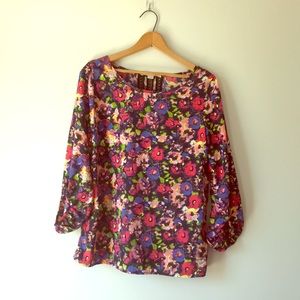 Flower print. Silky.